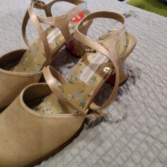 7-1) Mainframe women's sandal. NWT. - Picture 3 of 7